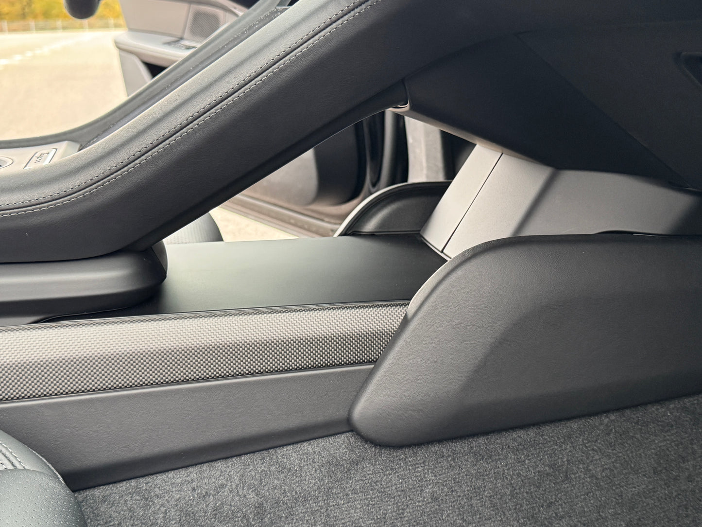 Storage tray for Porsche Taycan