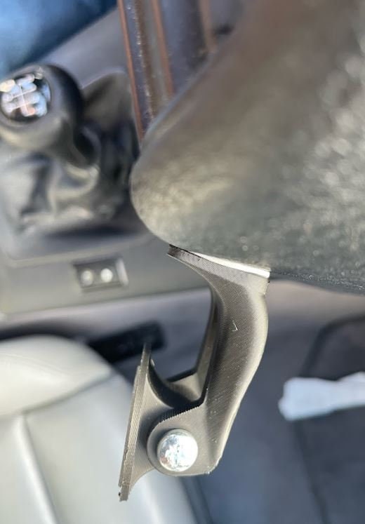 BMW E36 Magsafe phone mount