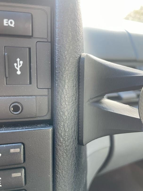 BMW E36 Magsafe phone mount